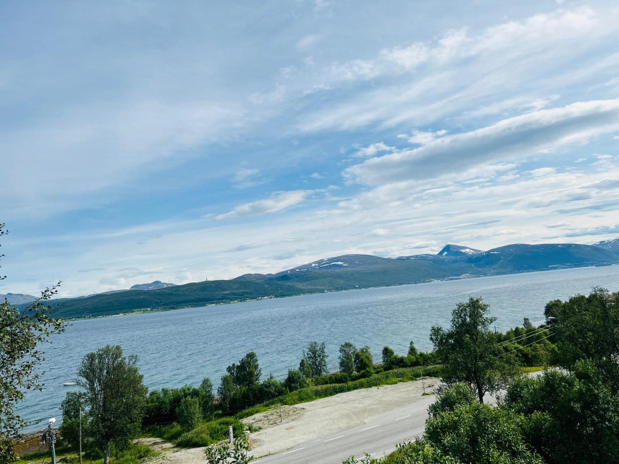 Apartment In Tromso With Sea And Mountain View Eksteriør bilde