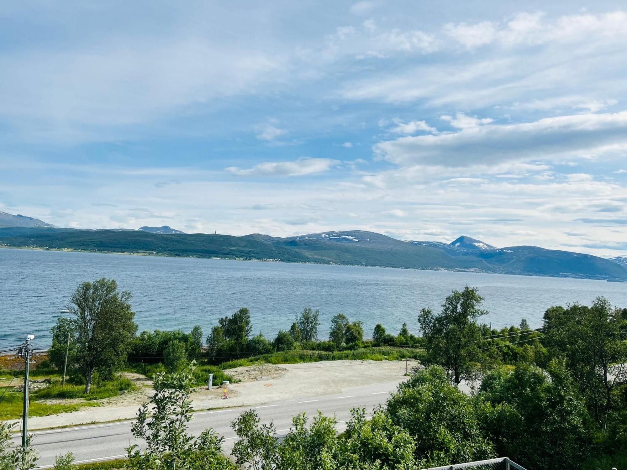 Apartment In Tromso With Sea And Mountain View Eksteriør bilde